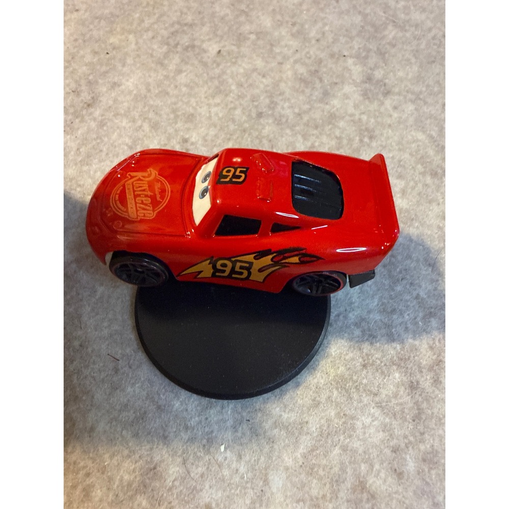 Disney Pixar Cars Lightning McQueen Mini Figure Display Base 95 Rust-eze Red